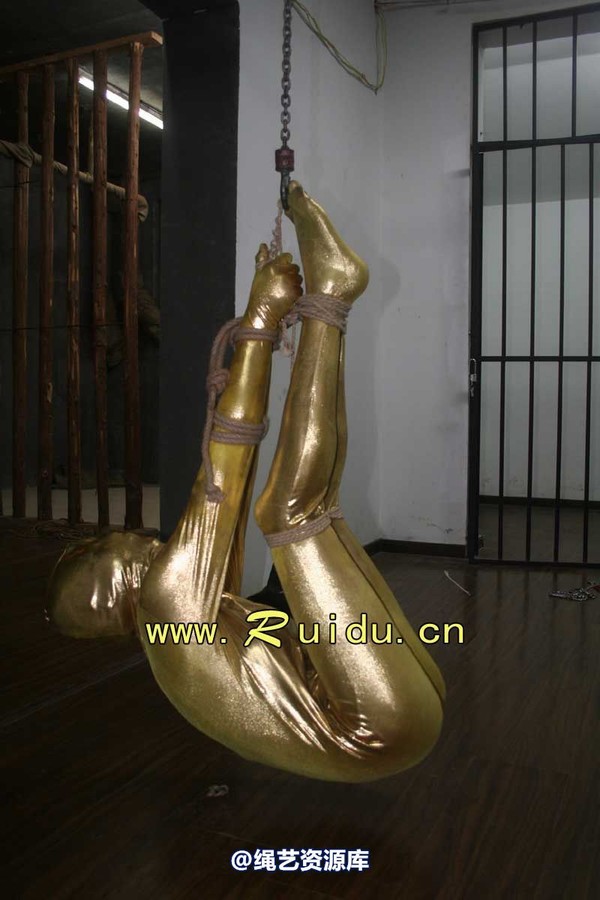锐度主张 - 20070928第35期 影片胶衣紧缚悬吊图片 第 99 张图片