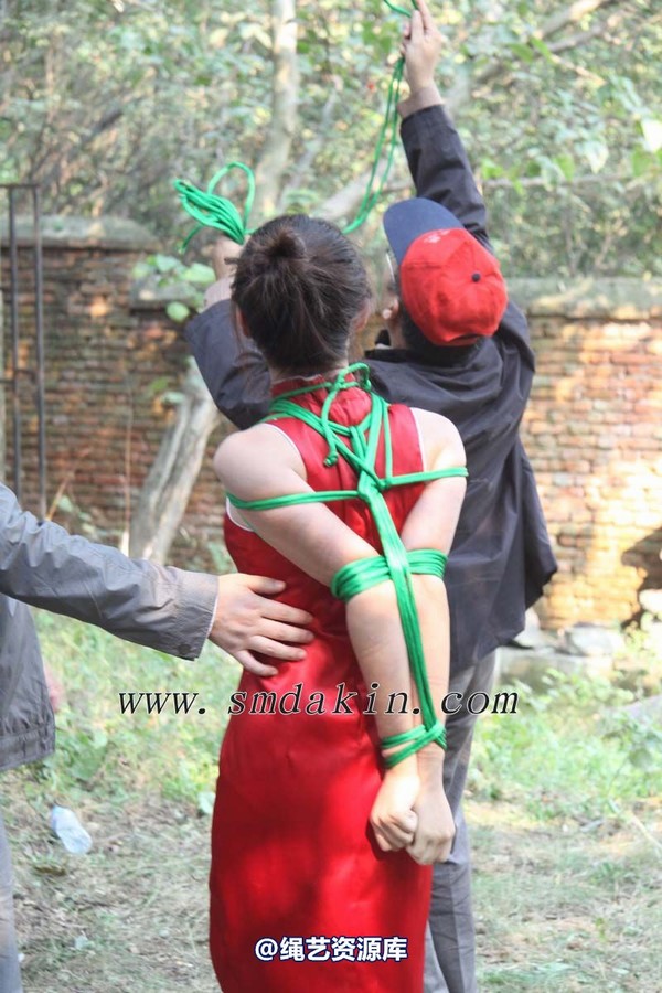 锐度主张 - 第六届锦绣江南-红旗袍欧式吊模特：嫒柔 第 7 张图片