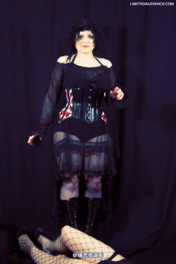 limitedaudience - 2009 elyssia livia the houdini hussy 第 26 张图片