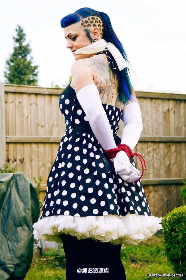 limitedaudience - 2012 raevan spread outdoors 第 3 张图片