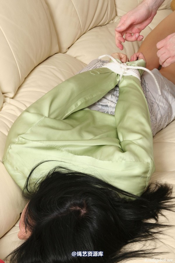 bondagebob - Monica Harris Out cold 第 24 张图片