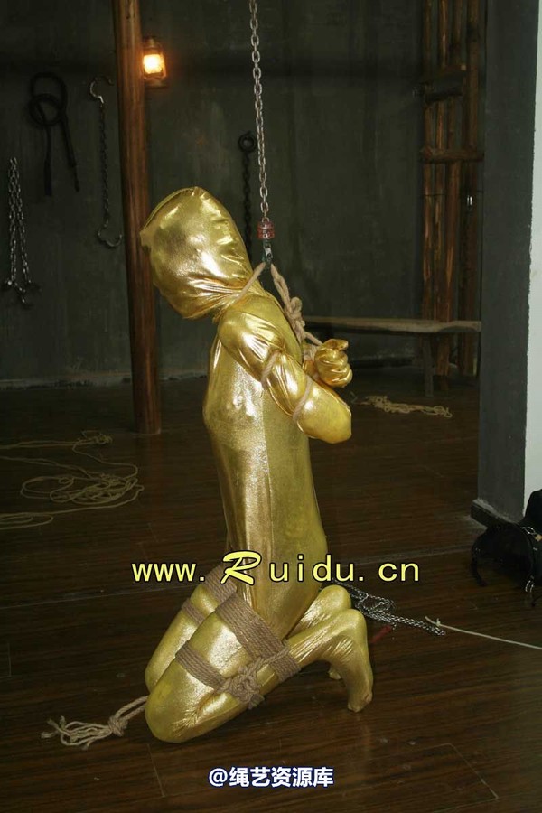 锐度主张 - 20070921第34期 影片胶衣紧缚悬吊图片 第 38 张图片