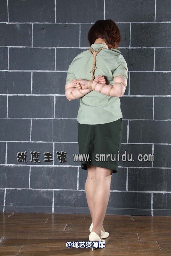 锐度主张 - 军服五花绑模特：瑶瑶 第 39 张图片