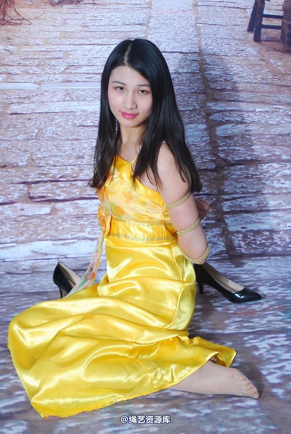 唯美之家 - 新模萧萧黄礼服 第 96 张图片