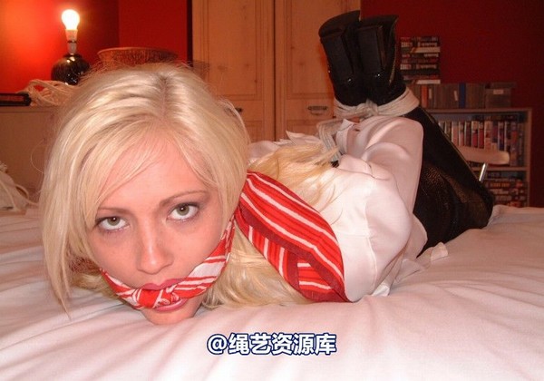 bondagebob - Angelica Vamp Hogtied 第 5 张图片