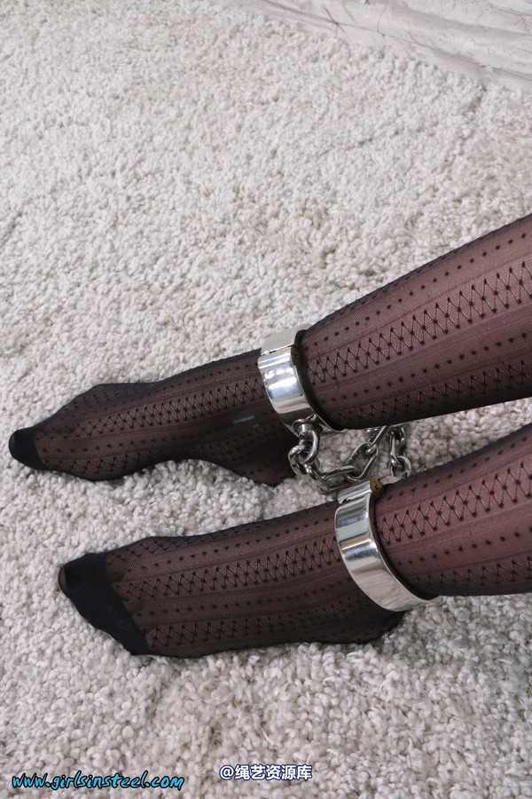 girlsinsteel - Heavy chinese cuffs 第 35 张图片