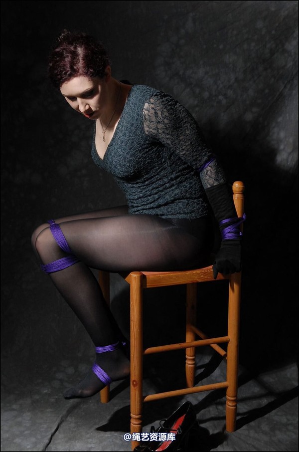simplytied - Ebony Rose in jumper and tights 第 34 张图片