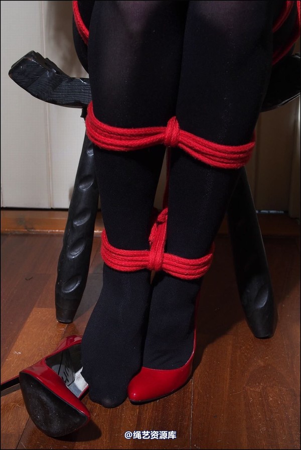 simplytied - Fawnya in red shoes 第 19 张图片