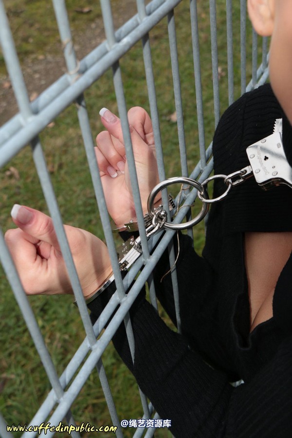 girlsinsteel - Public neckcuff 第 98 张图片