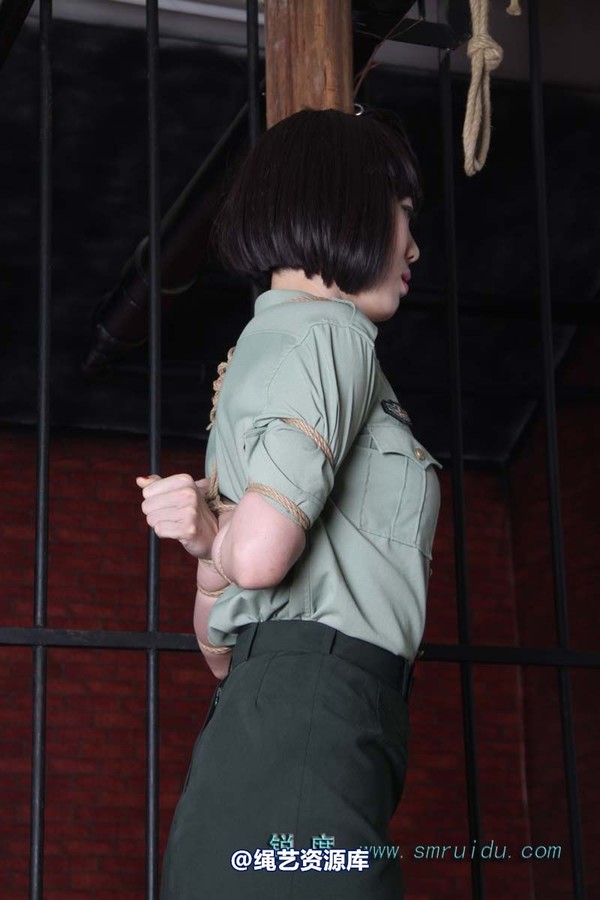 锐度主张 - 军服五花模特：碧菡 第 10 张图片