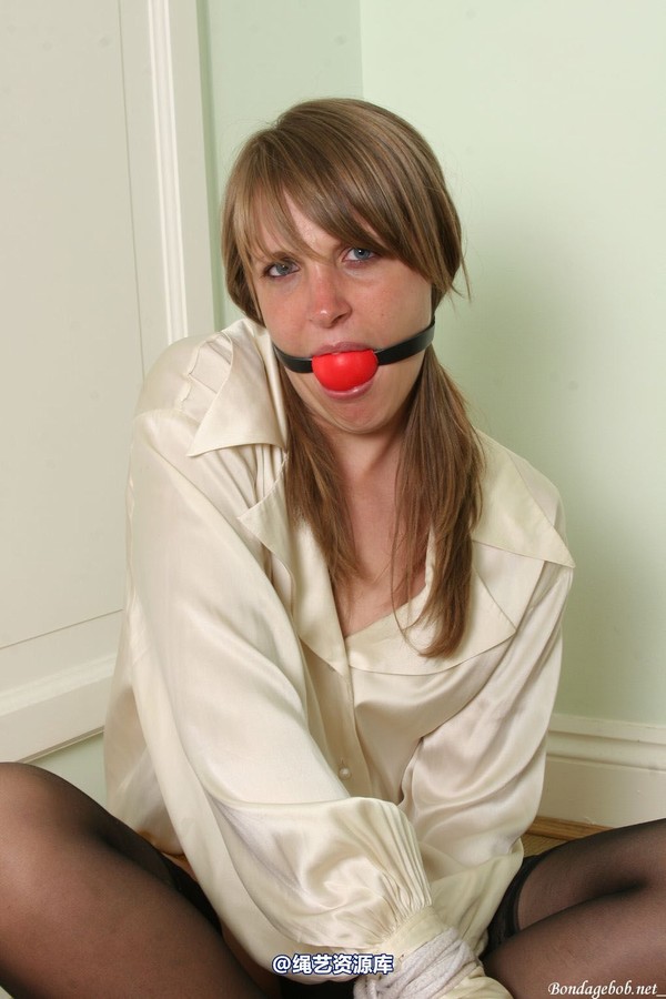 bondagebob - Sapphire Blu Open wide and shut up! 第 82 张图片