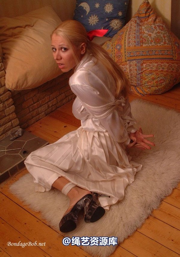 bondagebob - Petra Nights in white satin 第 17 张图片