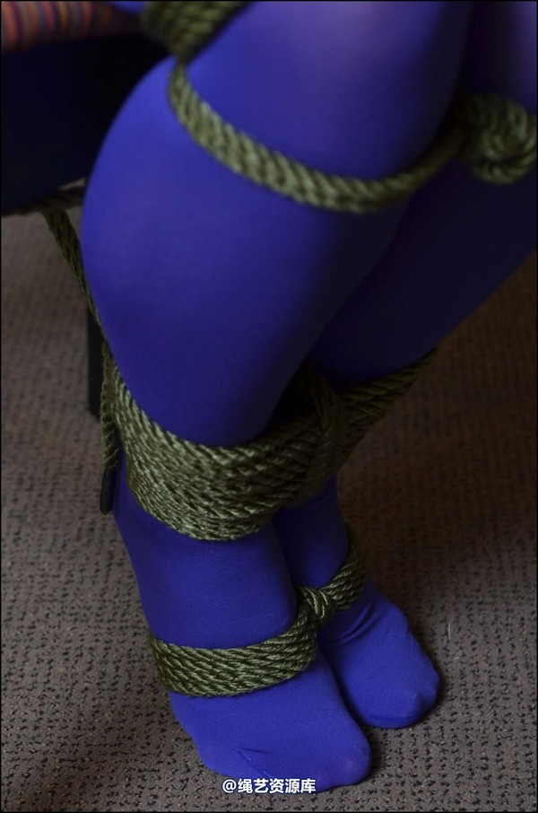 simplytied - Mitzi in blue tights 第 33 张图片