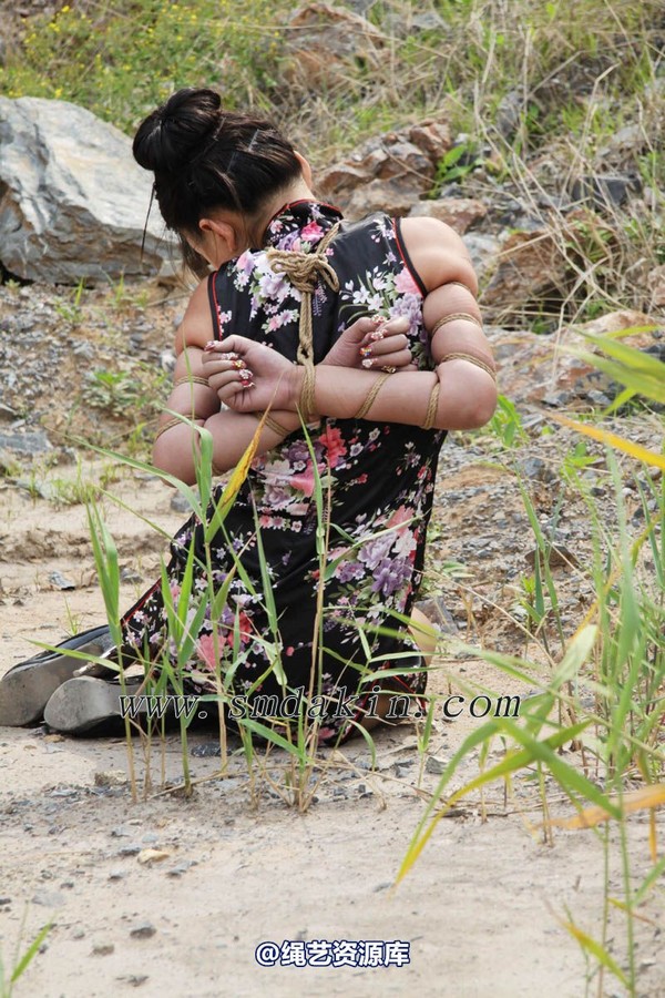 锐度主张 - 山间五花执行式模特：嫣儿 第 14 张图片