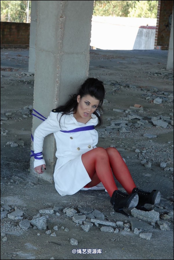 simplytied - More red tights in the Sun 第 6 张图片