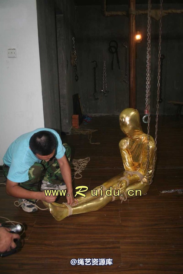 锐度主张 - 20070928第35期 影片胶衣紧缚悬吊图片 第 50 张图片