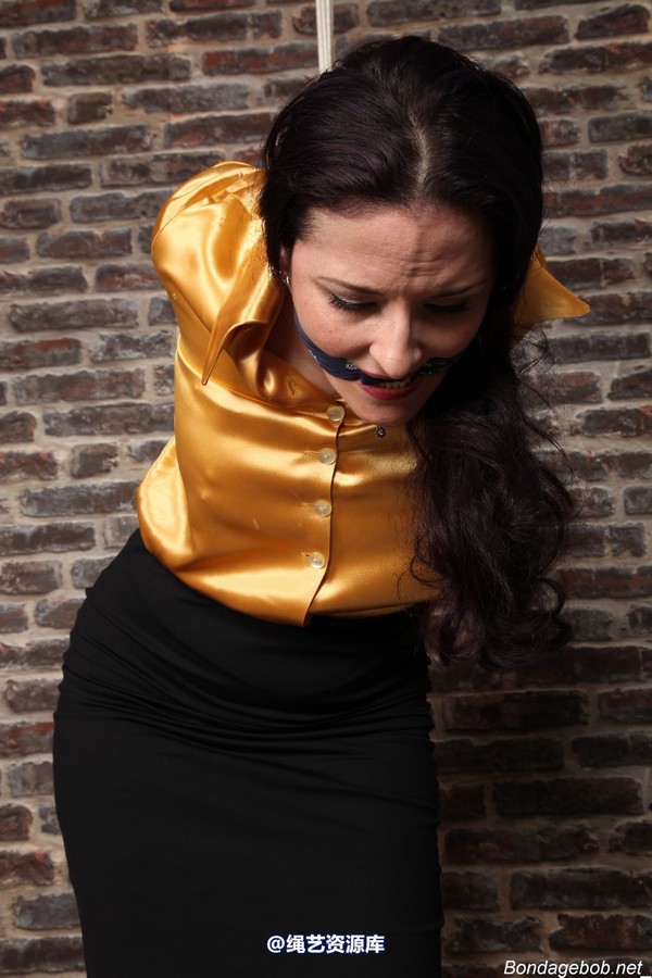 bondagebob - Caroline Pierce Taken to the garage 第 203 张图片