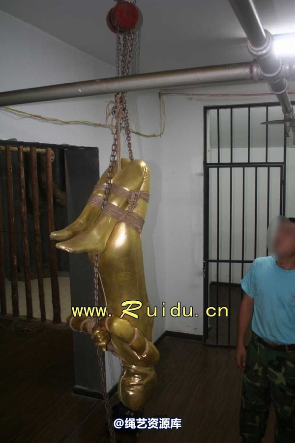 锐度主张 - 20070921第34期 影片胶衣紧缚悬吊图片 第 185 张图片