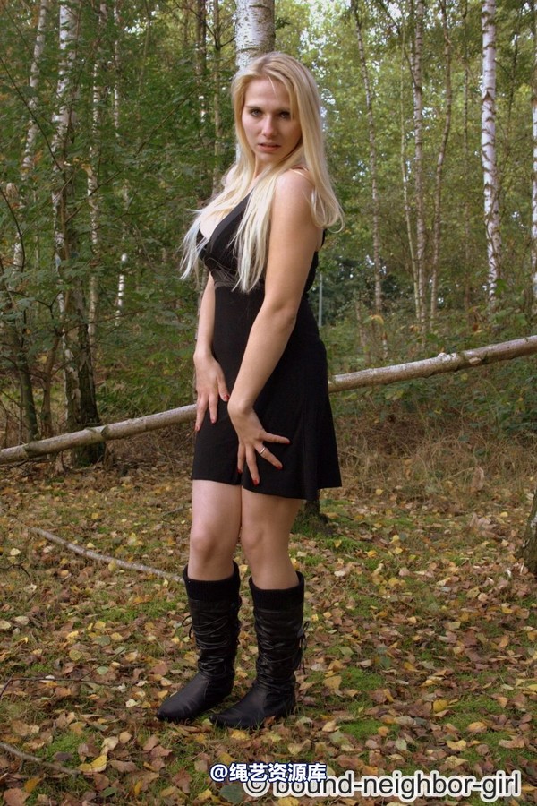 bound-neighbor-girl - Bambi - Surprised in the forest 第 6 张图片