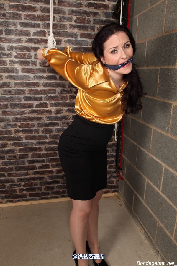bondagebob - Caroline Pierce Taken to the garage 第 135 张图片