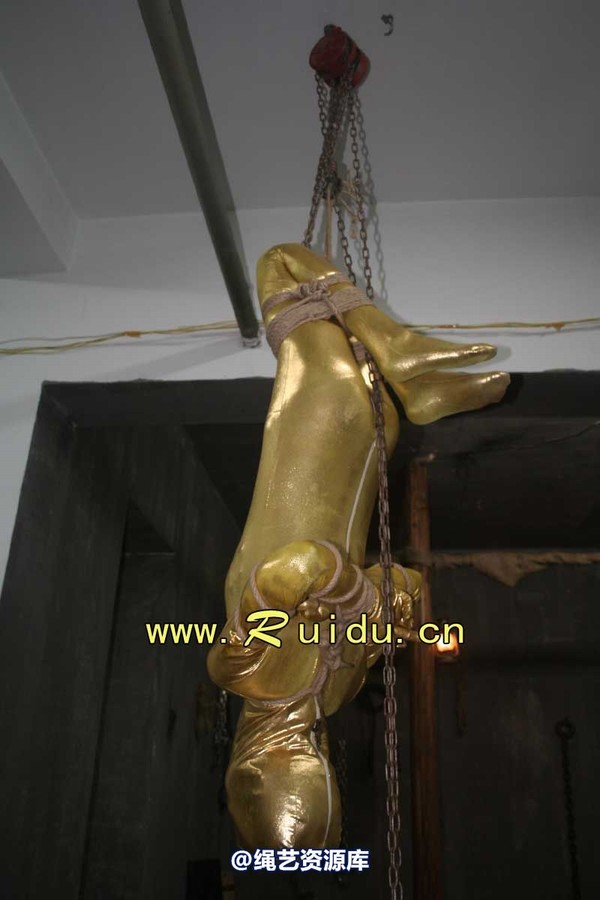 锐度主张 - 20070921第34期 影片胶衣紧缚悬吊图片 第 150 张图片