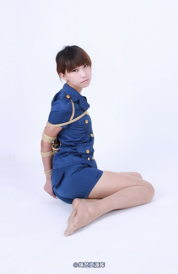 神艺缘 - 150-制服美女被绑了 第 3 张图片