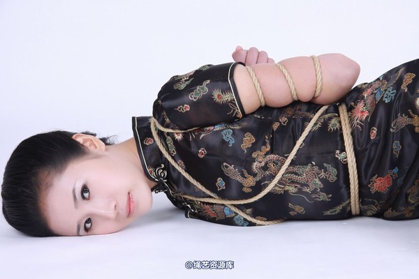神艺缘 - 133-表面正统骨子风情美女旗袍五花 第 14 张图片