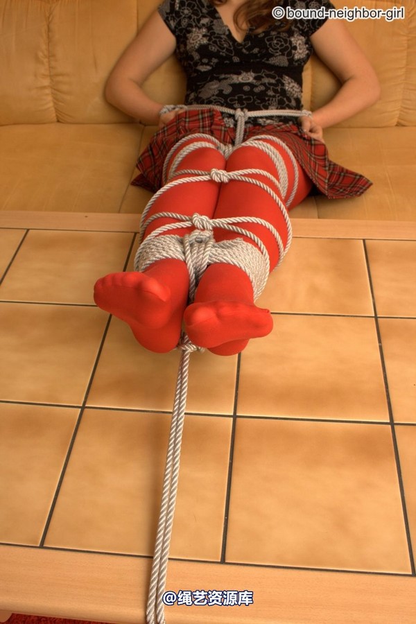 bound-neighbor-girl - Mimi - Tied up in living room 4 第 22 张图片