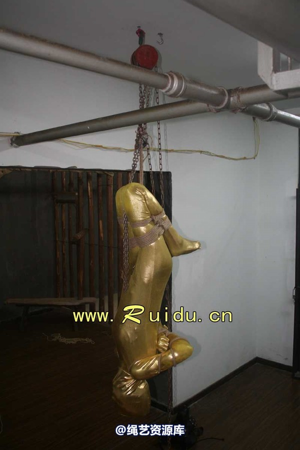 锐度主张 - 20070921第34期 影片胶衣紧缚悬吊图片 第 170 张图片