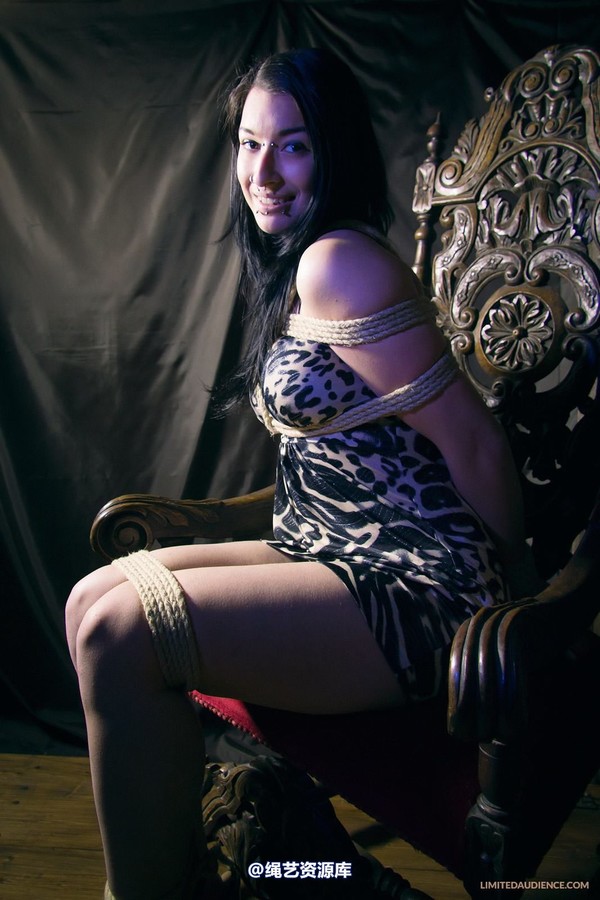 limitedaudience - 2013 stacey von tied on throne 2 第 24 张图片