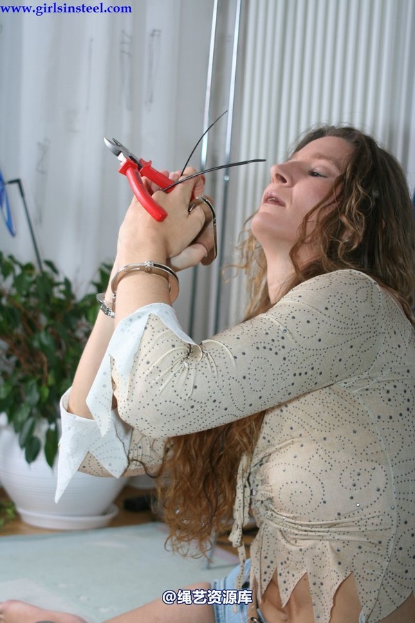 girlsinsteel - Jasmin is playing with handcuffs 第 33 张图片