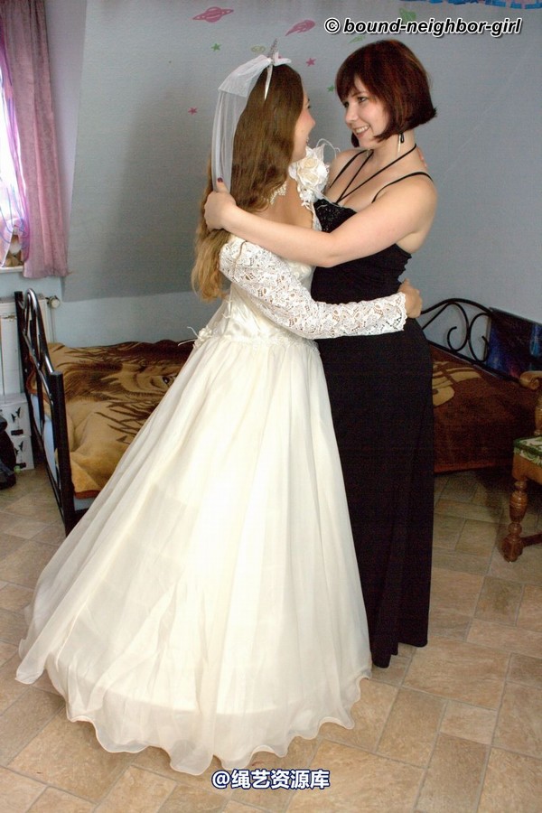 bound-neighbor-girl - Leoni and Valentina - Friend of the Bride 1 第 3 张图片