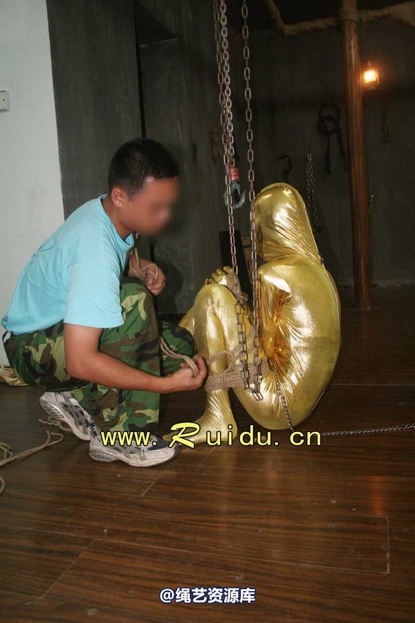 锐度主张 - 20070928第35期 影片胶衣紧缚悬吊图片 第 192 张图片