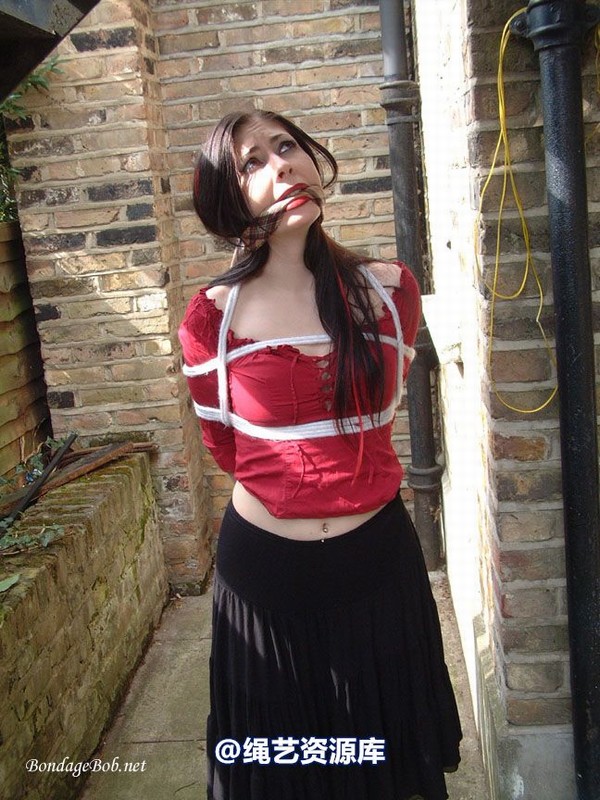 bondagebob - Lydia Tied Outdoors 第 50 张图片