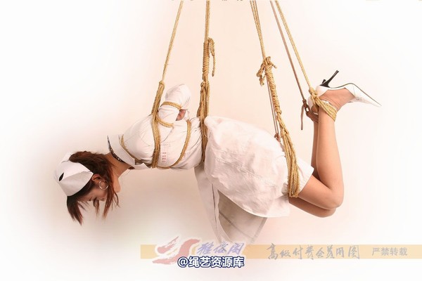 雅俗阁 - 20060430雪儿护士装 第 55 张图片