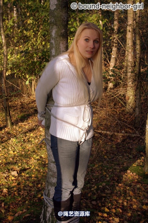 bound-neighbor-girl - Bambi - Tied up in the autumn woods Part 1 第 24 张图片