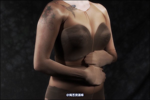 simplytied - A good friend encased 2 第 2 张图片