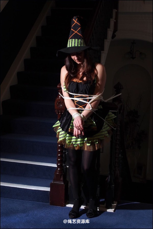 simplytied - Witch is late 第 7 张图片
