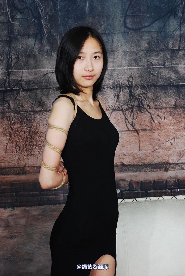唯美之家 - 白雪试服装1 第 1 张图片