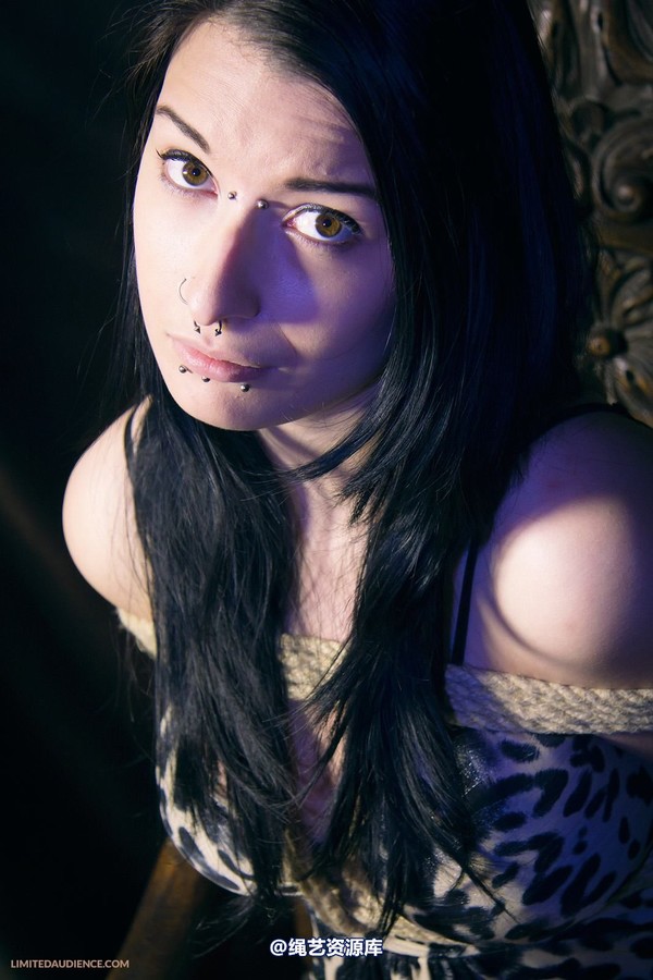 limitedaudience - 2013 stacey von tied on throne 2 第 15 张图片