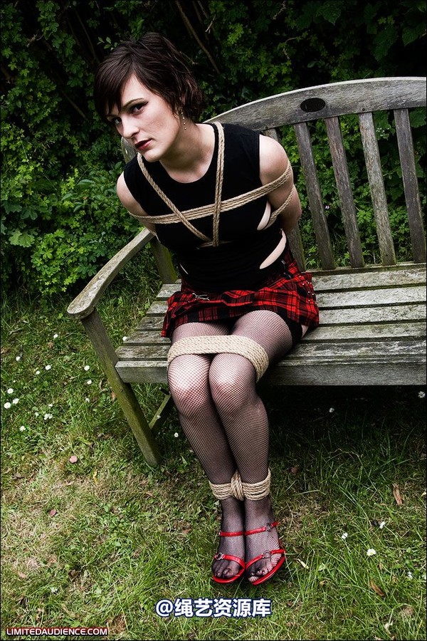 limitedaudience - 2008 ellie west bench bound wench 2 第 32 张图片