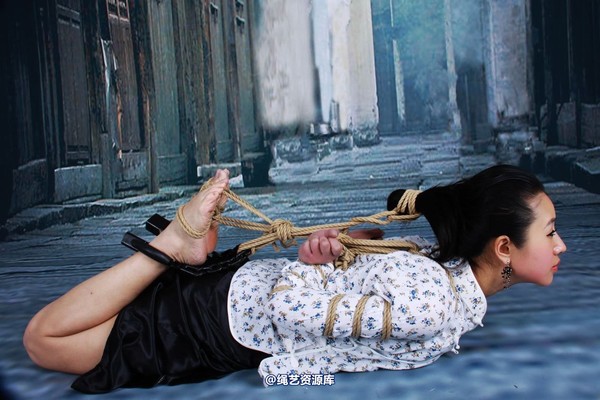 神艺缘 - 227-古朴老街上的少女 第 25 张图片