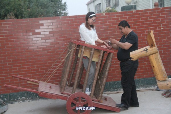 胜景山庄 - 202-模特体验囚车 第 1 张图片