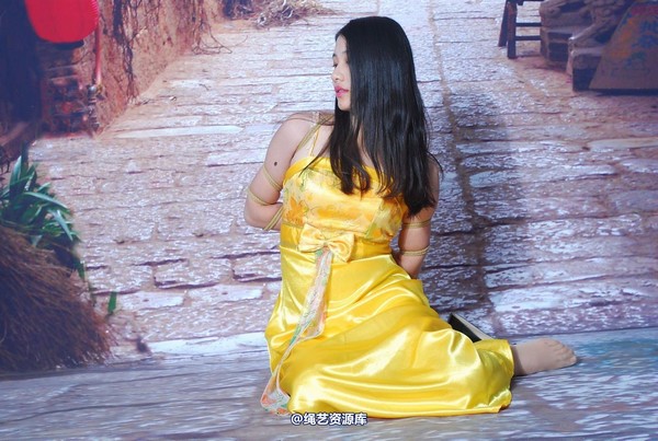 唯美之家 - 新模萧萧黄礼服 第 74 张图片