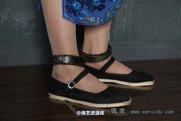 锐度主张 - 碧菡蓝旗袍铁镣铐模特：碧菡 第 28 张图片