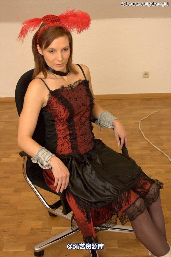bound-neighbor-girl - Susan - Tied in costumes 第 17 张图片
