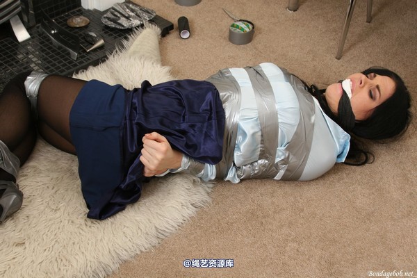 bondagebob - Monica Harris Taped tightly 第 7 张图片