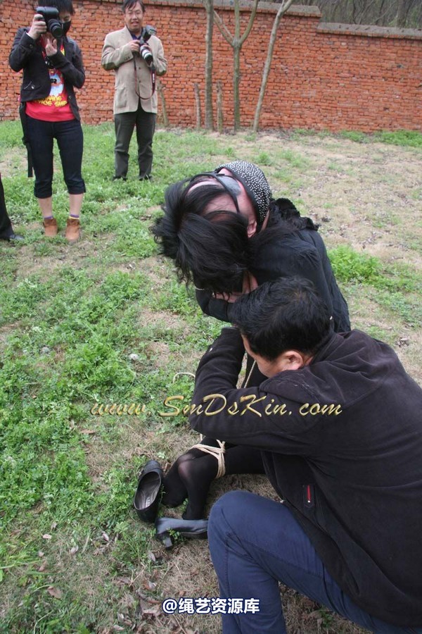 锐度主张 - 2009年第21期捆绑图（2009.4.26）3.28聚会，同好MM极限紧缚 第 26 张图片