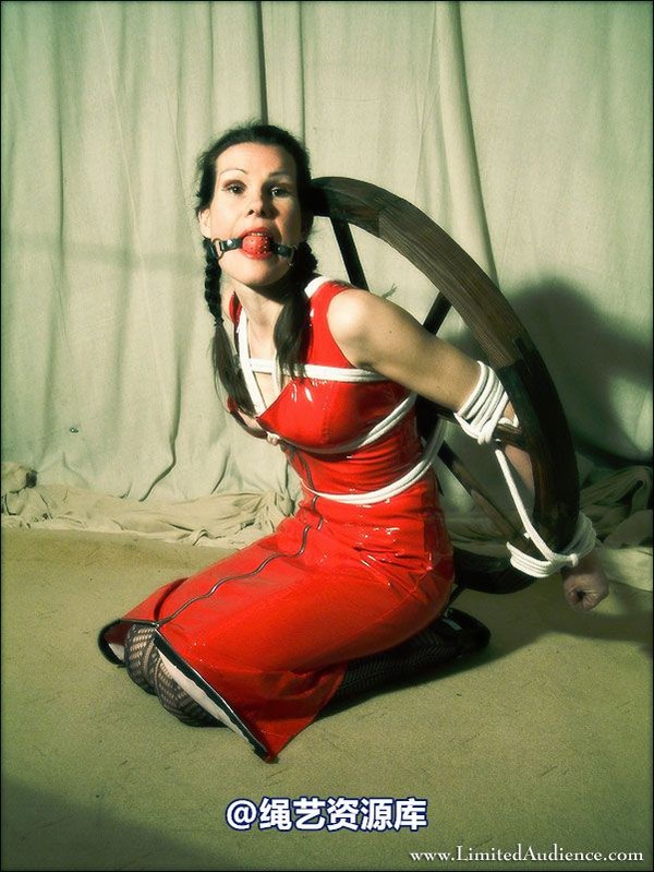 limitedaudience - 2007 elena tied to wheel 第 11 张图片