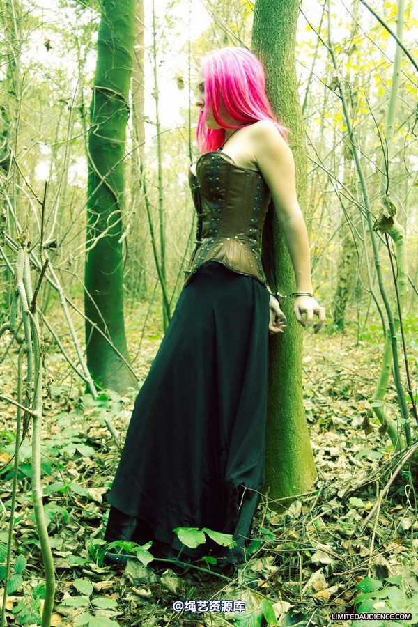 limitedaudience - 2012 elyssia cuffed in the woods 第 31 张图片